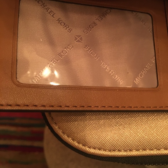 COPY - Michael Kors Passport Holder - Picture 8 of 11